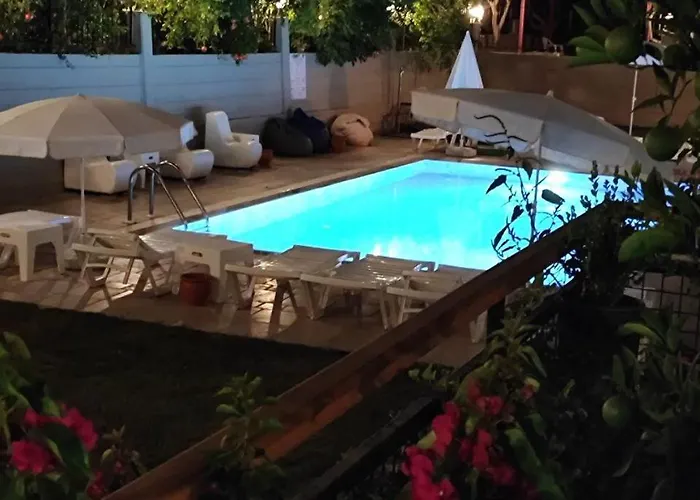 Luxury With Pool Сиде