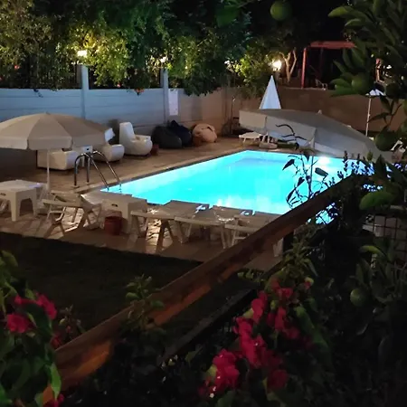 Luxury With Pool Side